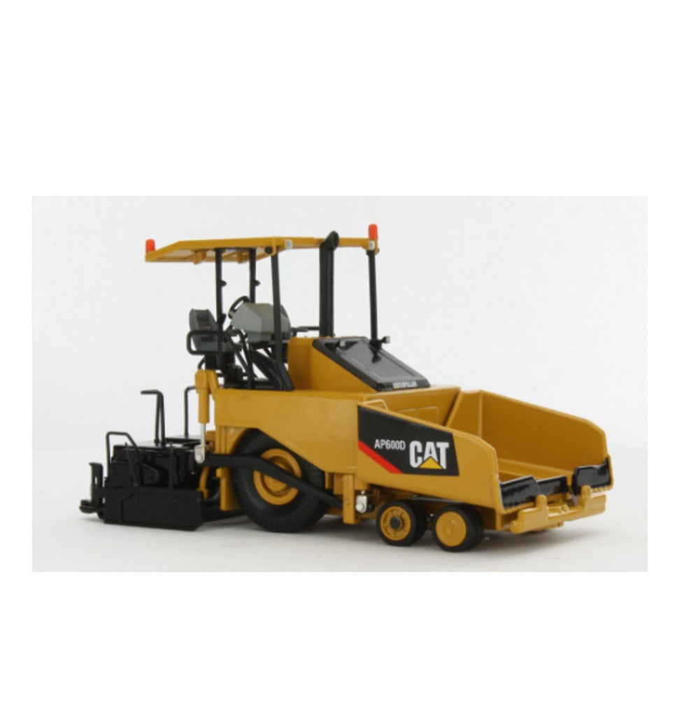CAT 1:50 AP600D ASPHALT PAVER + CANOPY