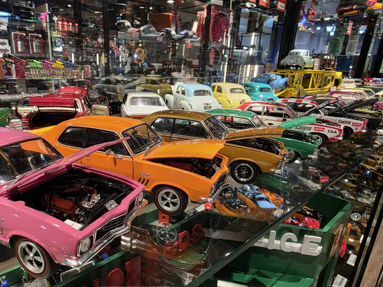 1:24 SCALE DIE CAST MODEL CARS