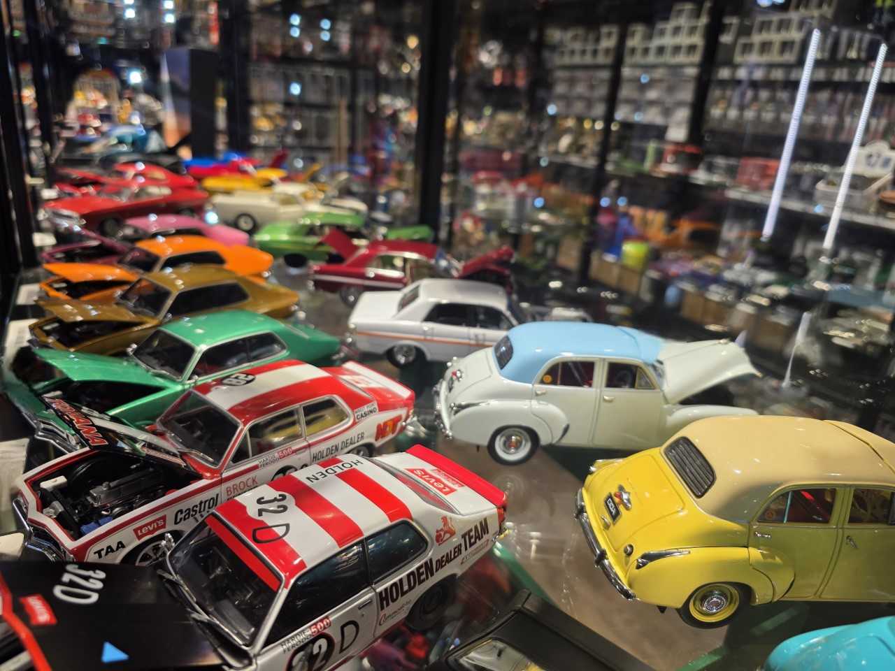 1:24 SCALE DIE CAST MODEL CARS