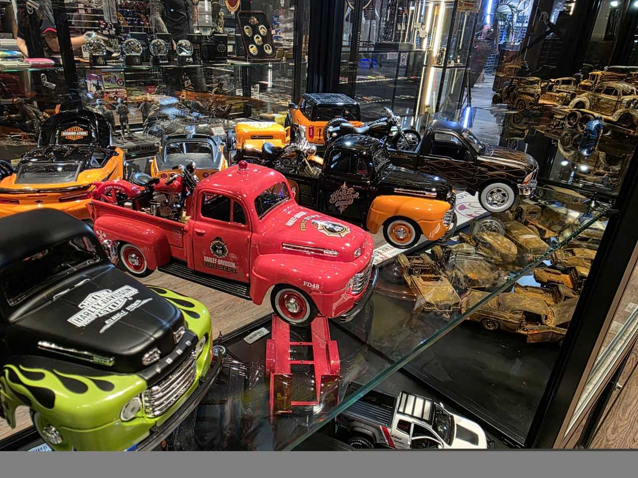 1:24 SCALE DIE CAST MODEL CARS