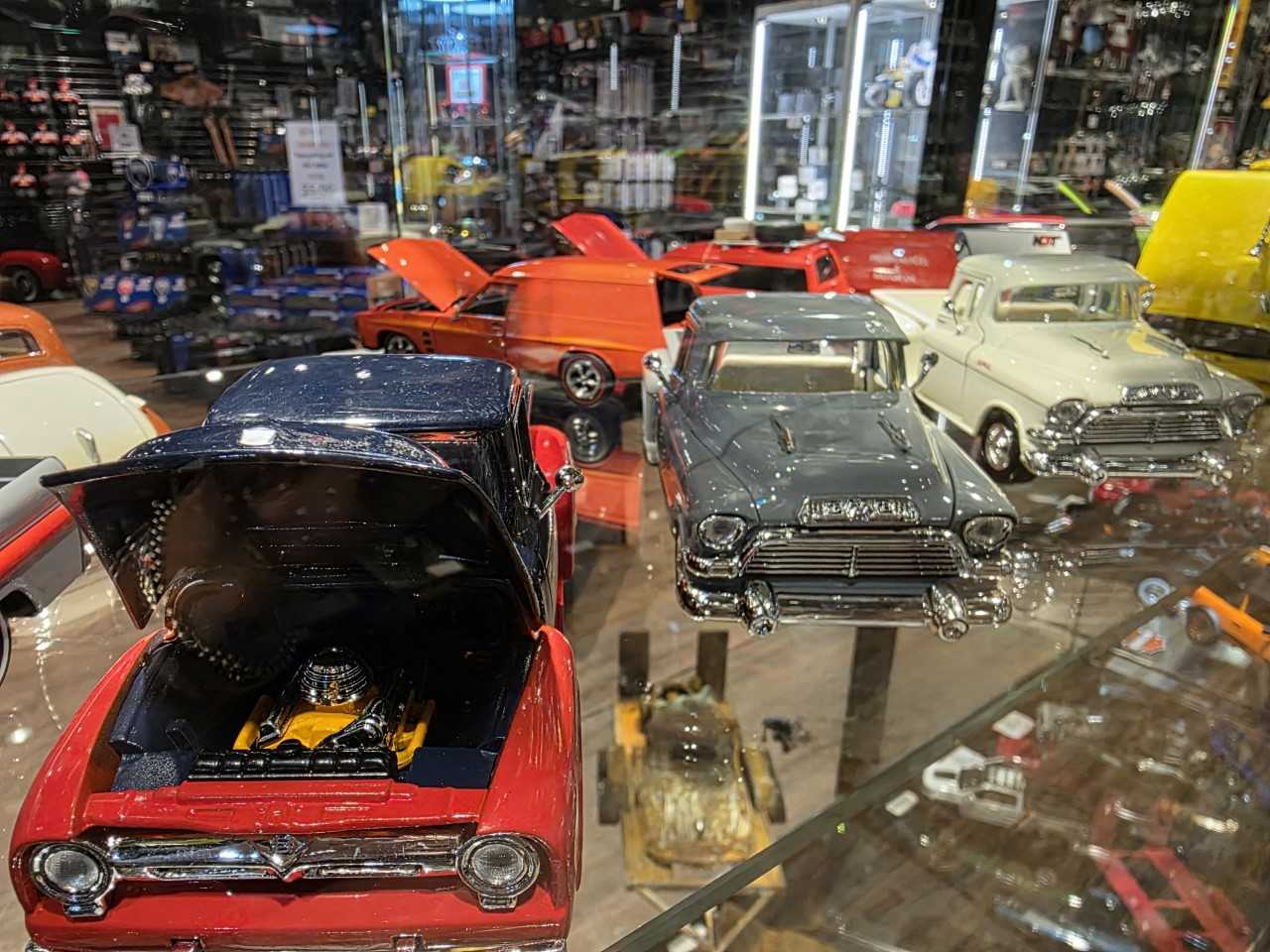 1:24 SCALE DIE CAST MODEL CARS