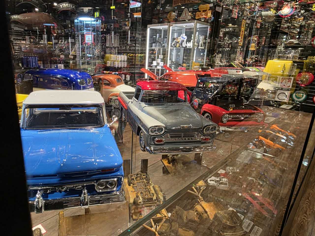 1:24 SCALE DIE CAST MODEL CARS