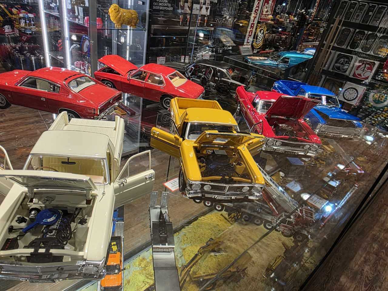 1:24 SCALE DIE CAST MODEL CARS