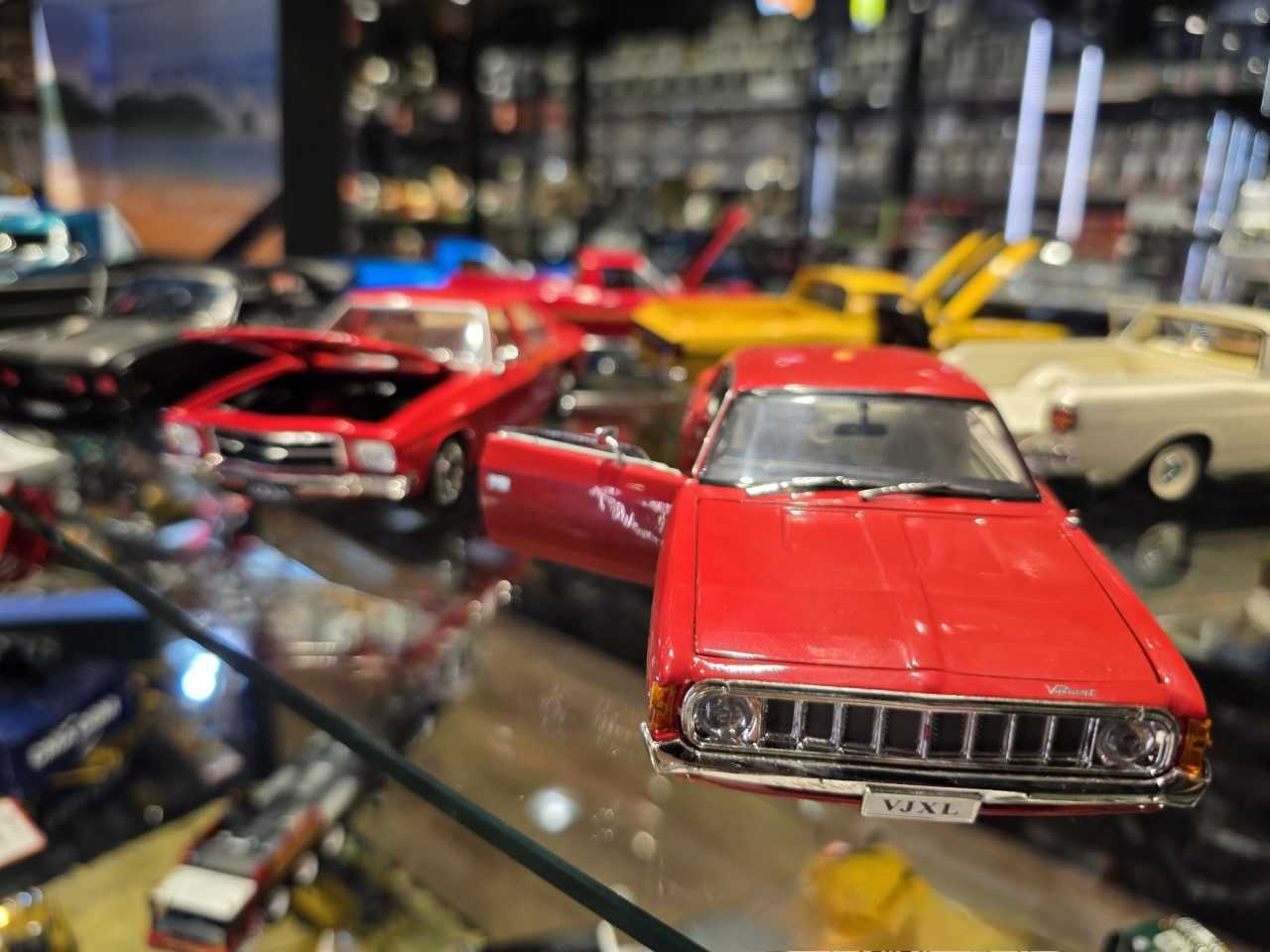1:24 SCALE DIE CAST MODEL CARS