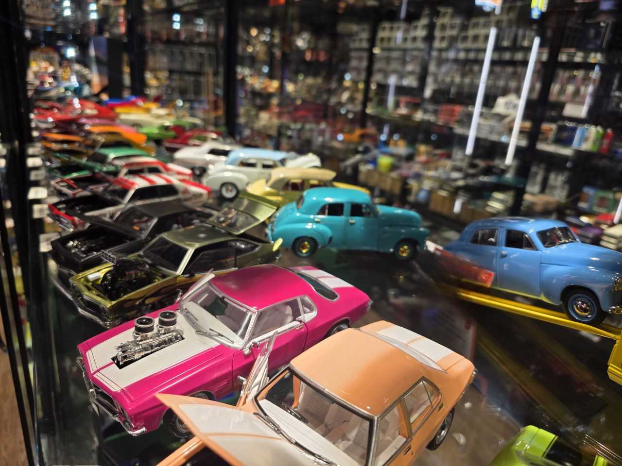1:24 SCALE DIE CAST MODEL CARS