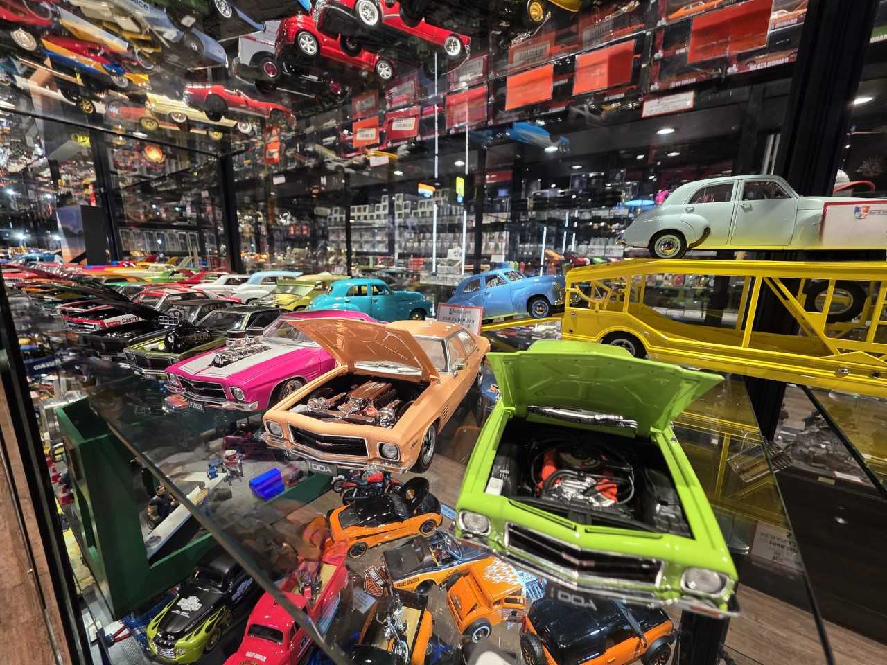 1:24 SCALE DIE CAST MODEL CARS